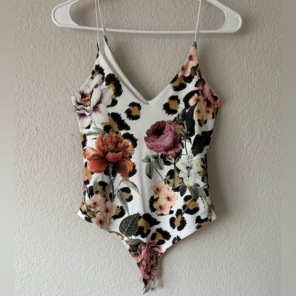 Women top bodysuit white with cheeta and floral print